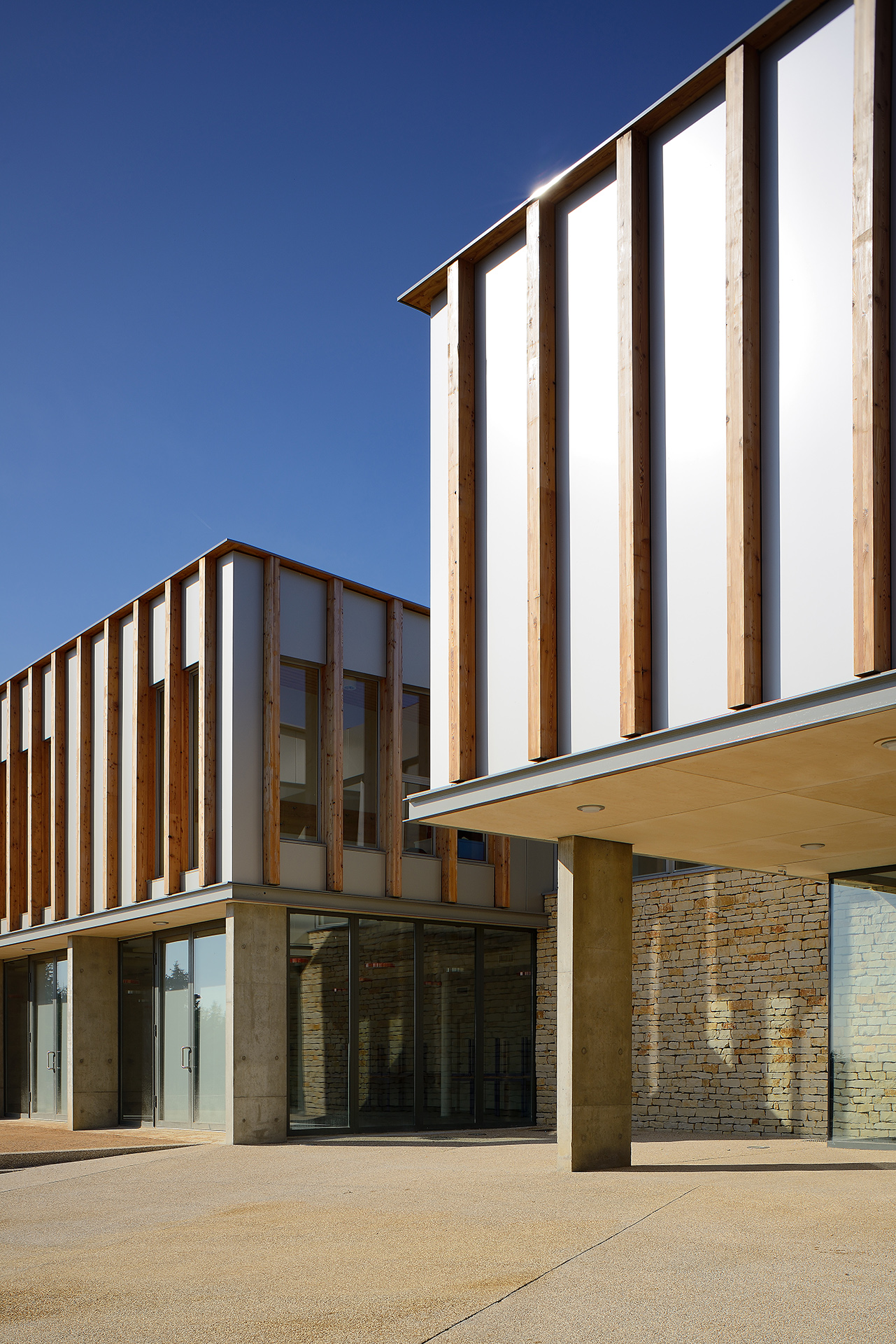 Salle associative Anse (Atelier Régis Gachon Architecte)